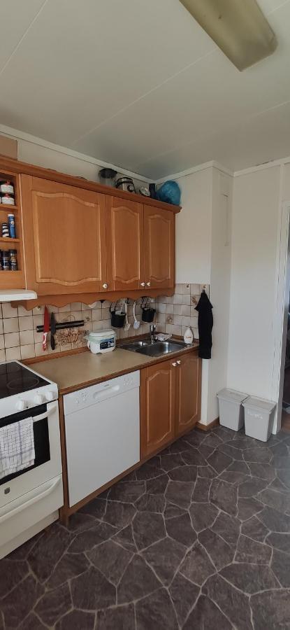 Sleeps 8 - 3 Bedrooms *
